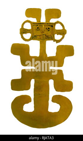 Oro oggetto pettorale raffigurante umano per la trasformazione spirituale. Dalla Colombia, Sud America circa 900-1500 annuncio. I popoli indigeni abitato il territorio che è ora la Colombia da 12.500 A.C. Inizio nel primo millennio A.C., gruppi di Amerindi compresi i Muisca, Quimbaya e Tairona, scambiati oro fino alla conquista spagnola nel XV -16secolo. Foto Stock