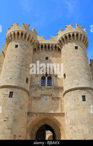 Rodi/Grecia - ingresso al castello del Palazzo dei Cavalieri del periodo medievale. Ben conservato, situato nell'antica regione di Rodi. Foto Stock