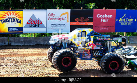 Gosen, Connecticut. Il 4 settembre 2017. Il stallone nero monster truck a Goscen annuale fiera in Gosen Connecticut, Litchfield County su un sunn Foto Stock