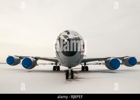 KC-135 Stratotankers assegnato al 121 Air Refuelling Wing sedersi sulla neve linea di volo Gennaio 15, 2018 a Rickenbacker Air National Guard Base, Ohio. Foto Stock