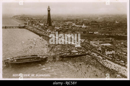 Vista aerea di Blackpool, tra cui la famosa spiaggia e la Torre Foto Stock