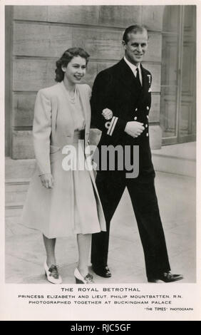 La Principessa Elisabetta (più tardi la Regina Elisabetta II) (1926-) e Tenente Philip Mountbatten (più tardi il principe Filippo, il Duca di Edimburgo) (1921-) presi il giorno dell'annuncio del loro impegno nel luglio 1947. Foto Stock