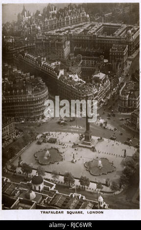 Vista aerea che guarda in basso su Trafalgar Square, Londra Foto Stock
