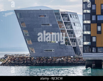 Tromsö Harbour, edifici moderni al mare, architettura moderna, Tromsö, Norvegia. Foto Stock