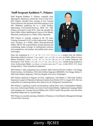 Il personale Sgt. Kathleen V. Polanco, settimo Esercito di formazione comando, Grafenwoehr, Germania. Keith L. Ware 2017 Gazzetta bio per James. P. Hunter premio per il miglior nuovo scrittore categoria. Foto Stock