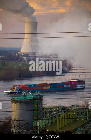 Posizione di acciaio Hamborn Duisburg, cokeria Schwelgern ThyssenKrupp Steel, destra altiforni, posteriore sinistro, torre di raffreddamento delle centrali a carbone vegetale Du Foto Stock