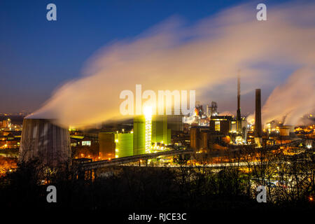 Posizione di acciaio Hamborn Duisburg, ThyssenKrupp Steel, anteriore, verde Hamborn centrale elettrica a gas, posteriore, altiforni 8 e 9, GERMANIA Foto Stock