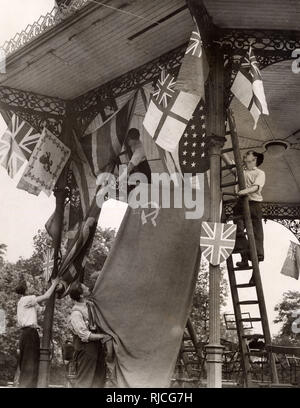 WW2 - Bandiere sospese - anglo-sovietico lontano nel Parco di Battersea Foto Stock