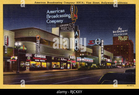 American Broadcasting Company (KECA), Vine Street, Hollywood, Los Angeles, California, USA, che mostra le luci al neon al crepuscolo. Foto Stock