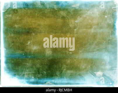 Abstract verde blu e giallo film di colori di sfondo di tessitura pesante con i grani, polvere e perdita di luce. Grande formato pellicola di scorrimento. Film backgro fotografia Foto Stock