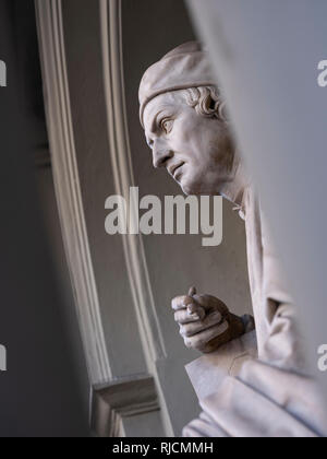 Statua di Arnolfo di Cambio guardando il Duomo Il Duomo di Firenze Foto Stock