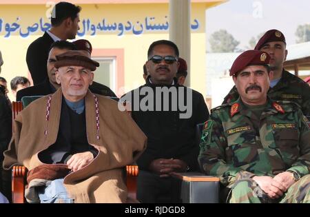 Il Presidente afghano Ashraf Ghani ha visitato l'Esercito nazionale afgano il Comando Operazioni Speciali a Camp Commando, Kabul, Afghanistan, Gennaio 19, 2018. (NSOCC-A Foto Stock