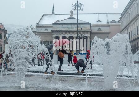 Genova, Italia, 23 gennaio, 2019. famiglia. Neve a Genova, Italia. Federico Fazzini / risveglio /. Neve a Genova, Italia. Federico Fazzini / risveglio / Foto Stock