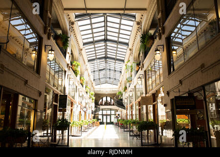 L'interno di Grove Arcade storico centro dello shopping nel centro cittadino di Asheville, North Carolina, Stati Uniti d'America. Foto Stock