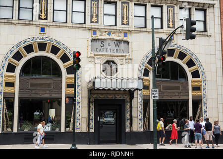 La storica S&W caff edificio nel centro di Asheville, North Carolina, Stati Uniti d'America. L'edificio art deco è stato progettato da Douglas Ellington. Foto Stock