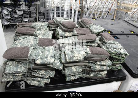 Equipment for the Cold-Weather Operations Course (CWOC) is shown on Jan. 24, 2018, at Fort McCoy, Wis. During CWOC, students are trained on a variety of cold-weather subjects, including skiing and snowshoe training as well as how to use ahkio sleds and other gear. Training also focuses on terrain and weather analysis, risk management, cold-weather clothing, developing winter fighting positions in the field, camouflage and concealment, and numerous other areas that are important to know in order to survive and operate in a cold-weather environment. The training is coordinated through the Direct Foto Stock