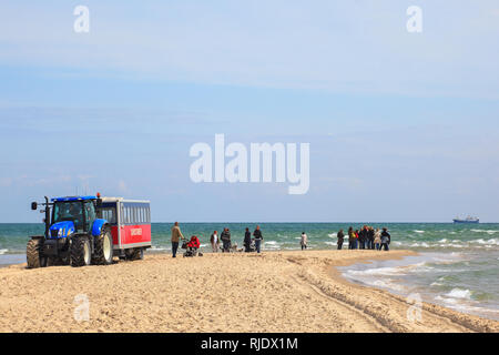 I turisti a Skagen seashore in Danimarca Foto Stock