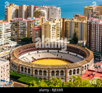 La Malagueta, o bullring, Malaga, Andalusia, Spagna visto da sopra Foto Stock