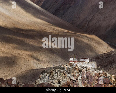 Antico monastero buddista nelle montagne del Tibet, Himalaya. Foto Stock