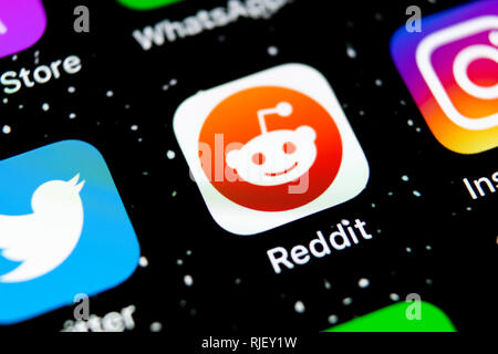Sankt-Petersburg, Russia, 3 Febbraio 2019: Reddit icona applicazione su Apple iPhone X lo schermo dello smartphone di close-up. Reddit Icona app. Reddit è un servizio online di Foto Stock