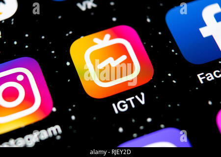 Sankt-Petersburg, Russia, 3 Febbraio 2019: Apple iPhone X con servizio di social networking IGTV Instagram sullo schermo dello smartphone di close-up. App IGTV ho Foto Stock