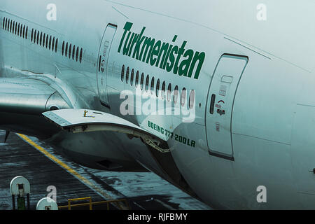 La Turkmenistan Airlines Boeing 777 200 LR a Istanbul Ataturk, Novembre 28, 2018 Foto Stock