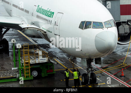 La Turkmenistan Airlines Boeing 777 200 LR a Istanbul Ataturk, Novembre 28, 2018 Foto Stock