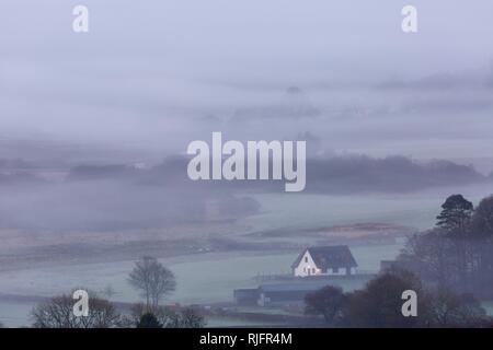 Ystrad Meurig, Ceredigion, Wales, Regno Unito 06 Febbraio 2019 UK meteo: Foschia mattutina cercando lungo la valle Ystwyth da Ystrad Meurig in Ceredigion ,Galles. Credito: Ian Jones/Alamy Live News Foto Stock