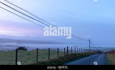 Ystrad Meurig, Ceredigion, Wales, Regno Unito 06 Febbraio 2019 UK meteo: Foschia mattutina cercando lungo la valle Ystwyth da Ystrad Meurig in Ceredigion ,Galles. Credito: Ian Jones/Alamy Live News Foto Stock