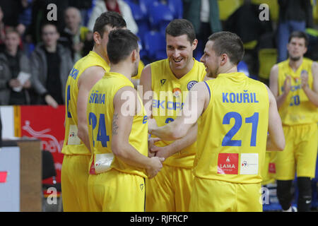 Opava, Repubblica Ceca. 05 feb 2019. I giocatori di basket di BK Opava celebrare una vittoria dopo il quattordicesimo round del gruppo B, basket Champions League, BK Opava e cesti di Telekom Bonn, il 5 febbraio 2019, a Opava, Repubblica Ceca. Credito: Petr Sznapka/CTK foto/Alamy Live News Foto Stock