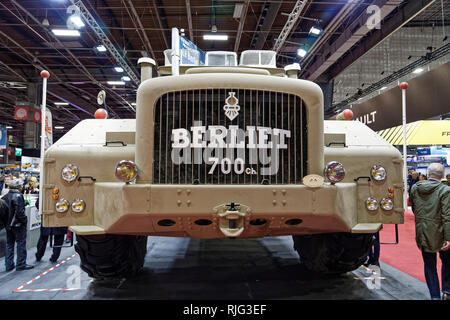 Parigi, Francia. 05 feb 2019. Berliet T 100 - La mostra Retromobile apre le sue porte dal 6 febbraio al 10, 2019, Porte de Versailles di Parigi in Francia. Credito: Bernard Menigault/Alamy Live News Foto Stock