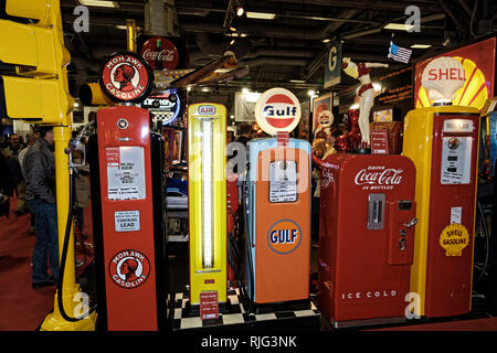 Parigi, Francia. 05 feb 2019. Il Retromobile mostra apre le sue porte dal 6 febbraio al 10, 2019, Porte de Versailles di Parigi in Francia. Credito: Bernard Menigault/Alamy Live News Foto Stock