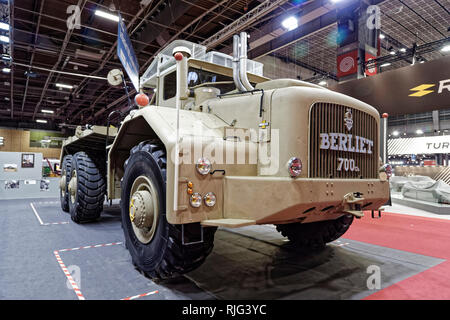 Parigi, Francia. 05 feb 2019. Berliet T 100 - La mostra Retromobile apre le sue porte dal 6 febbraio al 10, 2019, Porte de Versailles di Parigi in Francia. Credito: Bernard Menigault/Alamy Live News Foto Stock