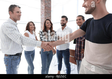 Stretta di mano la gente di affari Foto Stock