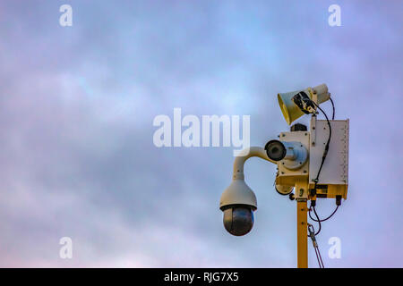 Videocamera di sicurezza contro il cielo in Alba Utah Foto Stock