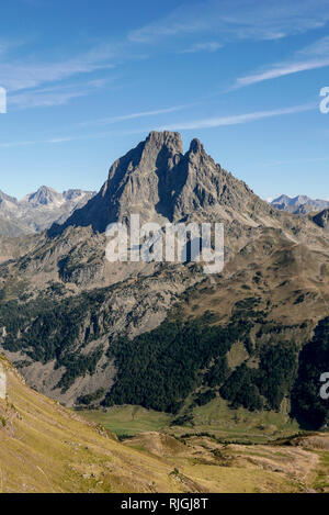 "Pic du Midi" montagna, nell'Ossau Valley, Pyrenees-Atlantiques reparto (sud-ovest della Francia). Foto Stock