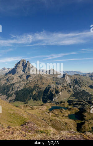 Pic du Midi di montagna, nell'Ossau Valley, Pyrenees-Atlantiques reparto (sud-ovest della Francia). Foto Stock