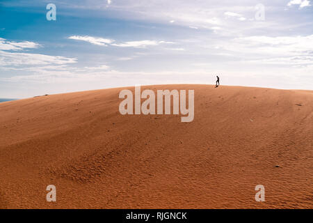 Le dune di sabbia rossa in Mui ne, il Vietnam è popolare destinazione di viaggio con la lunga linea di costa. Foto Stock