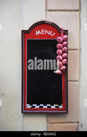 Vuoto, vuoto, non marcato scheda menu in un ristorante a Campo de' Fiori, Roma, Italia Foto Stock