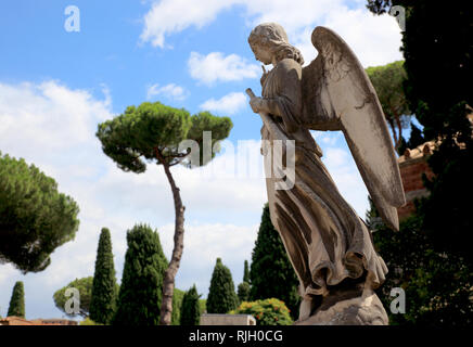 Tomba di angelo, grave angelo, Campo Verano, cimitero del Verano, un cimitero in Tiburtino, Roma, Italia Foto Stock