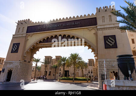 Dubai, UAE / 11. 05. 2018 : Souk Madinat Jumeirah entrata sul mercato Foto Stock