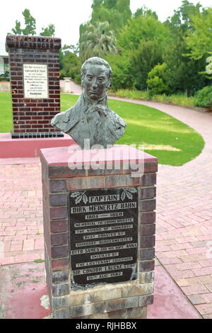 Busto in bronzo di capitano Dirk Meinertz Hahn commemora la denominazione della città dopo di lui, Hahndorf, Sud Australia Foto Stock