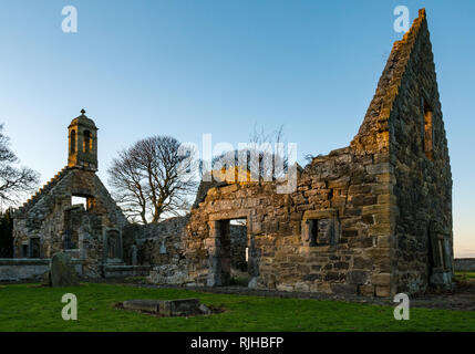 Gladsmuir vecchia chiesa parrocchiale rovine e precaria torre campanaria al crepuscolo crepuscolo, East Lothian, Scozia, Regno Unito Foto Stock