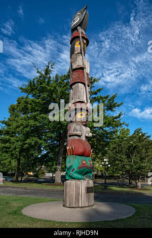 Il totem pole Victoria Foto Stock