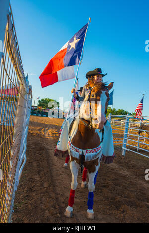 Rodeo Intrattenimenti Lone Star Cowgirls mostra orgoglio e patriottismo Foto Stock