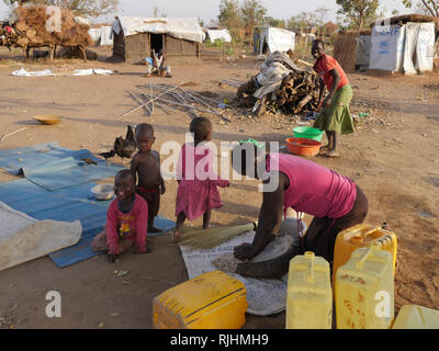 UGANDA - Palabek insediamento di rifugiati. Scene di quotidiana dei rifugiati. Foto Stock
