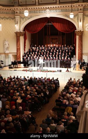 Interno del municipio di Cheltenham durante Gloucestershire Federazione di Donne Istituti del concerto di Natale a Cheltenham Town Hall Foto di Antony Foto Stock