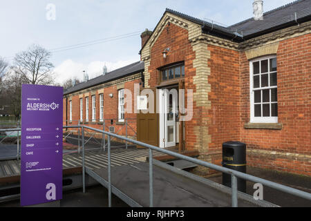 Aldershot Military Museum in Hampshire, Regno Unito. Il museo è ospitato nella sopravvivono solo costruiti in mattoni barrack blocchi a sinistra in città. Foto Stock