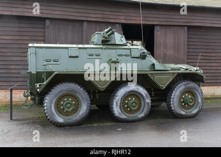 Alvis Saracen blindato di trasporto di personale, 1955, ad Aldershot Military Museum in Hampshire, Regno Unito Foto Stock