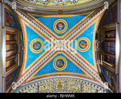 Torino, Italia - Gennaio 1, 2019. Dettaglio del soffitto della Chiesa di San Carlo Borromeo Chiesa. Torino Piemonte, Italia. Foto Stock